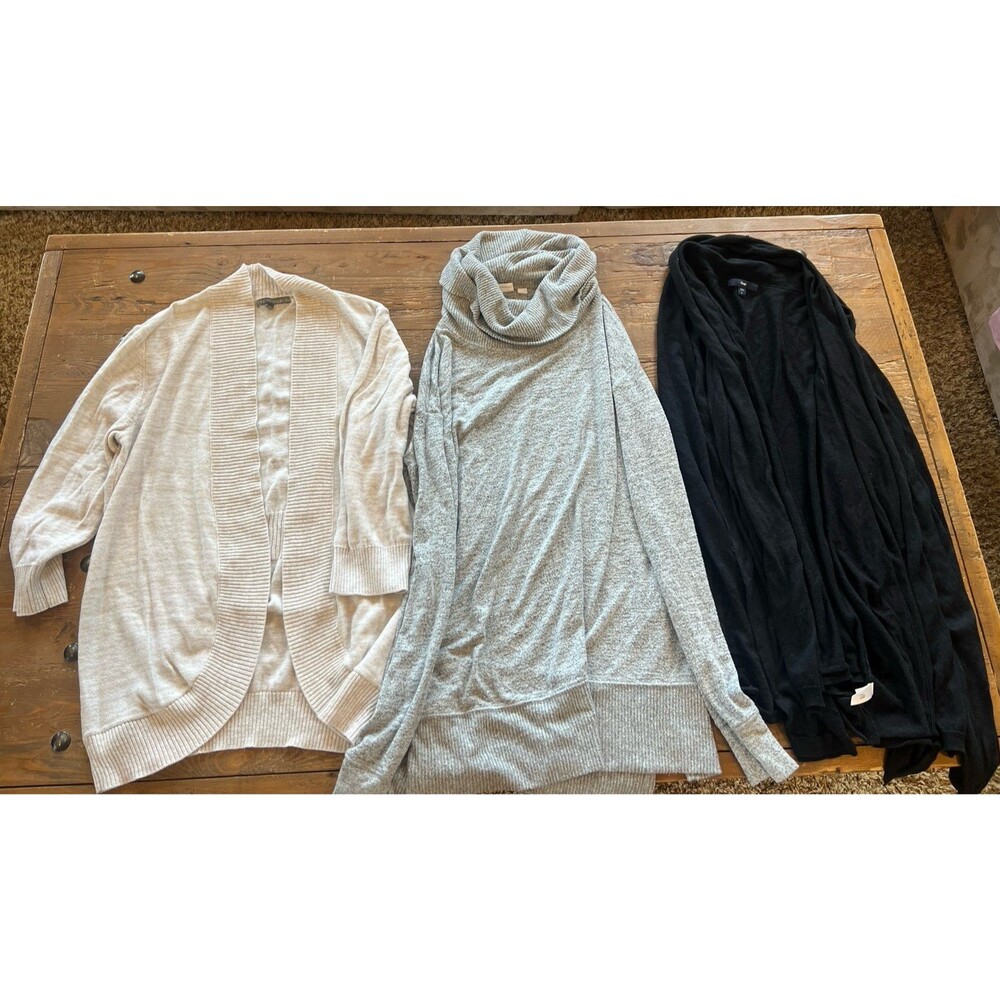 Woman’s lot of 3 lightweight neutral color sweaters Gap and Retro-ology Size L